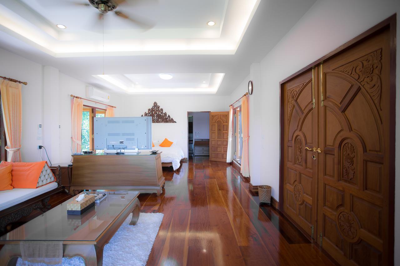 Thararin Villa Ban Doem Bang Rom bilde