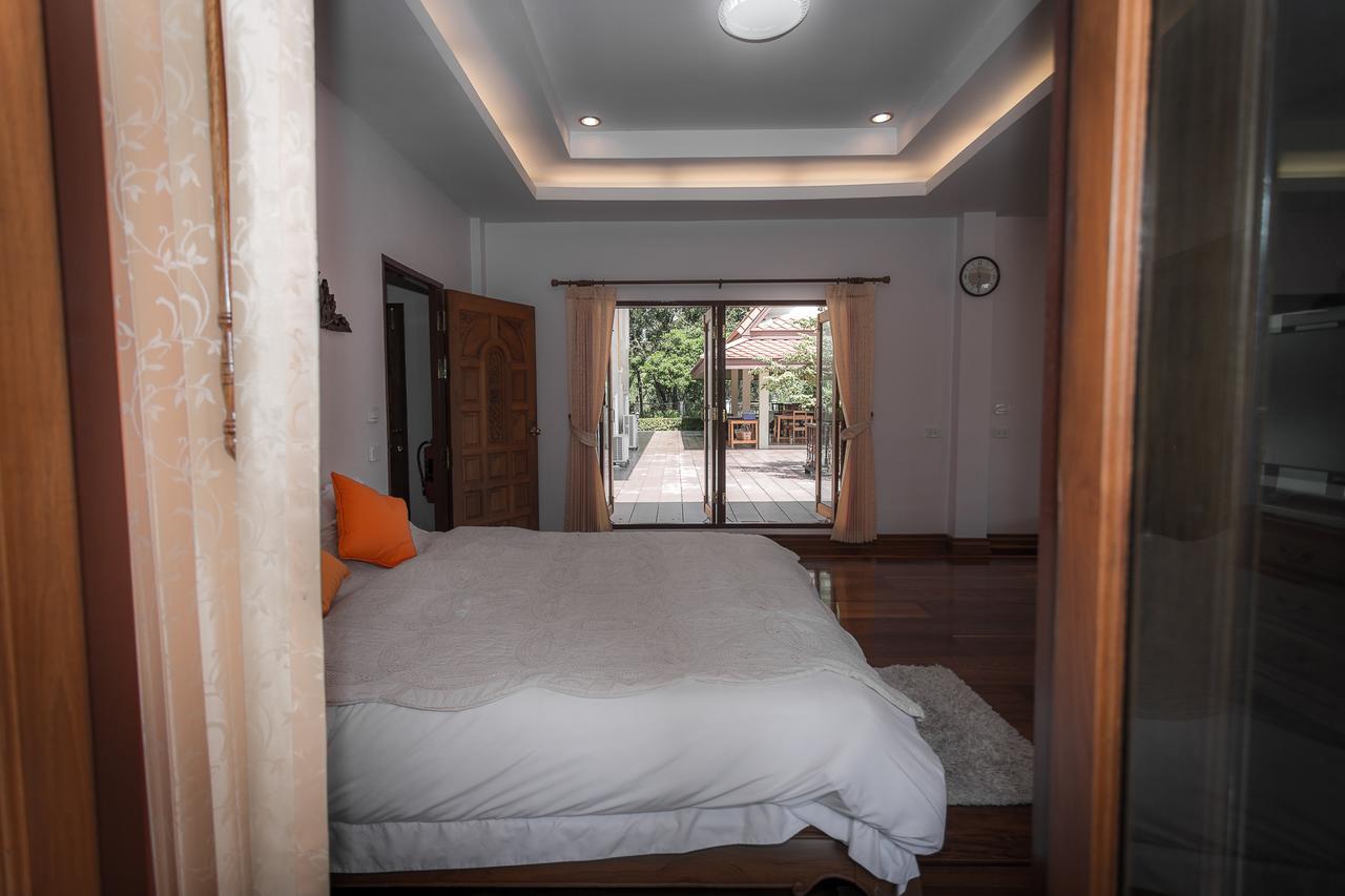 Thararin Villa Ban Doem Bang Rom bilde